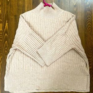 Ann Taylor LOFT Outlet
Size M Oversized Turtleneck Sweater